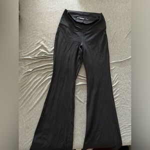 Aritzia TNA flare yoga pants. Size M short.